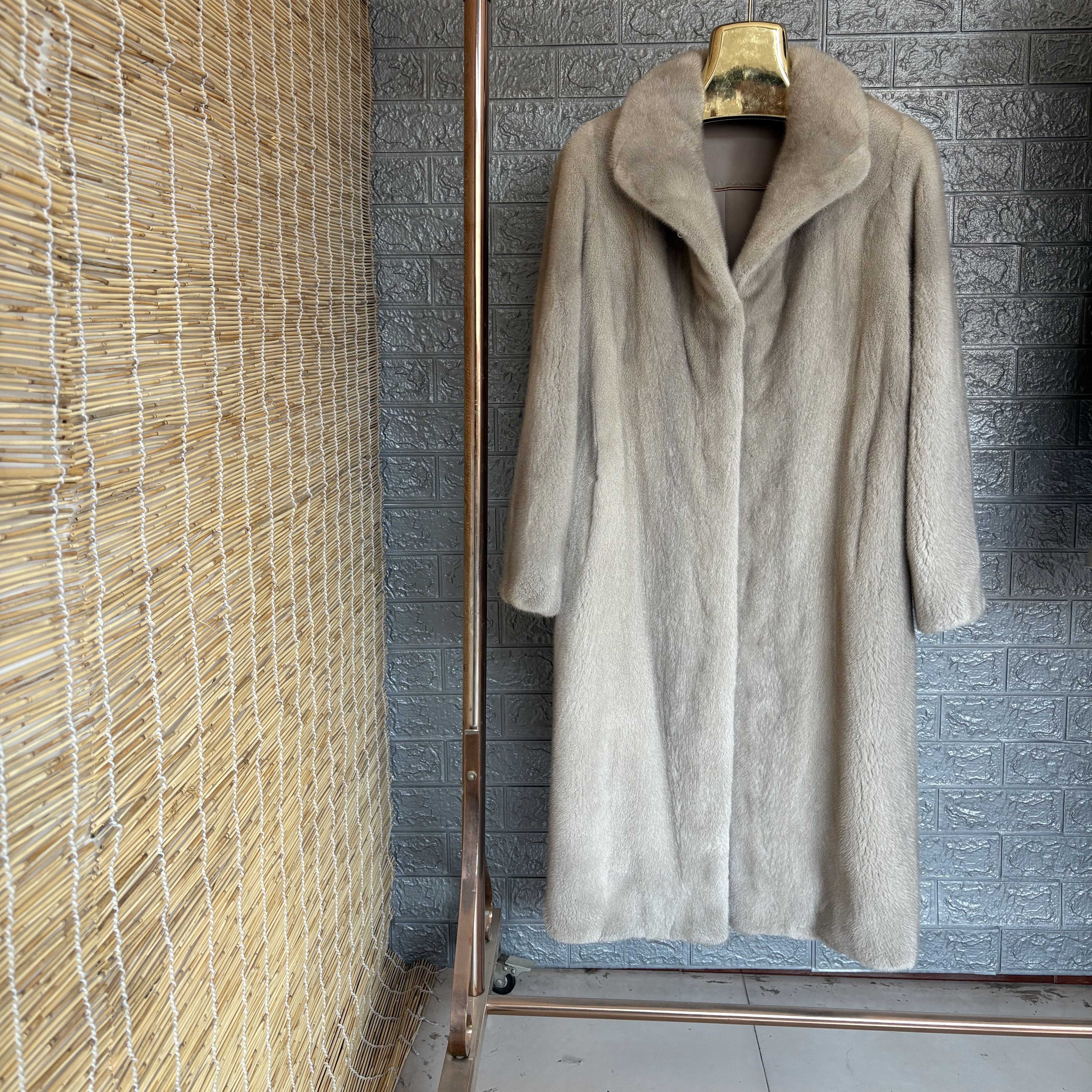 银兰原皮原色翻领通勤风中长款时尚休闲女士