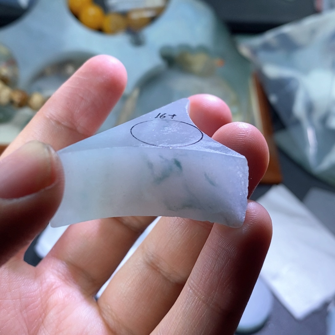 狐***狸翡翠未镶嵌颈饰定制