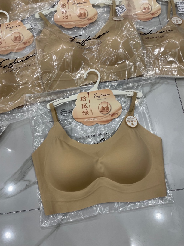 粉底液隐形内衣大码