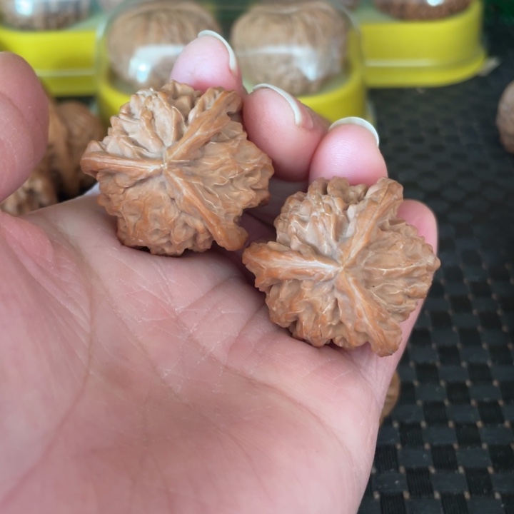 吊坠文玩核桃盘山三棱核桃35