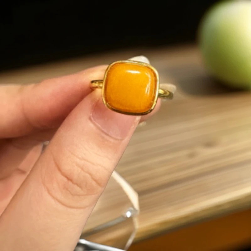 精美蜜蜡满蜜鸡油黄戒指