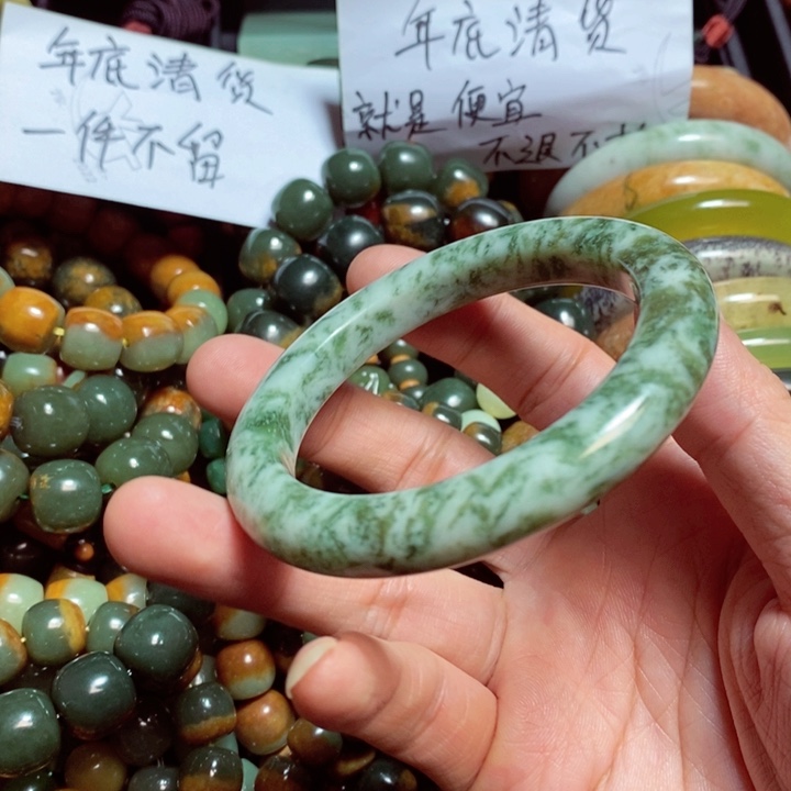 蛇纹石玉颈饰未镶嵌