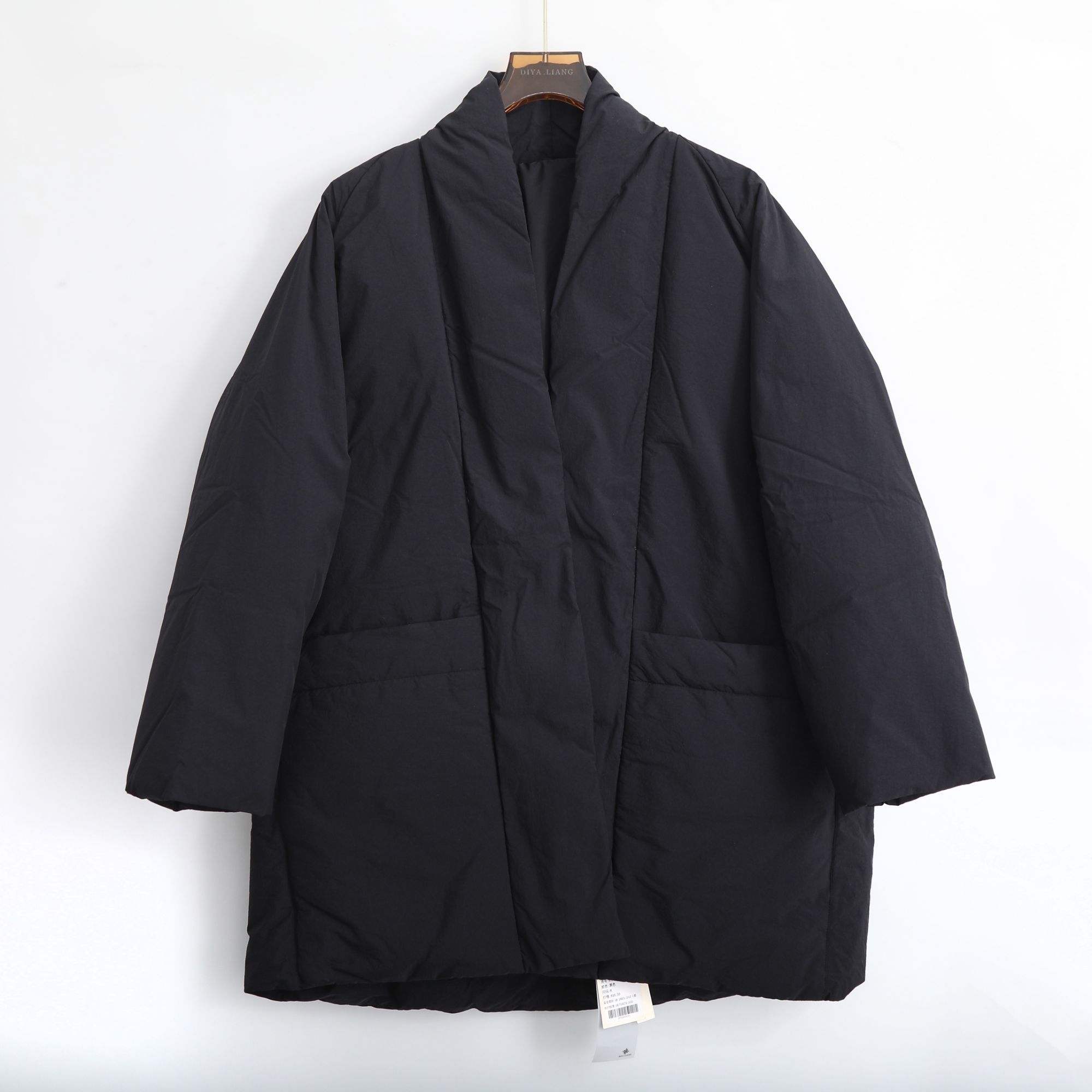 休闲风百搭秋冬口袋羽绒连帽设计师V领宽松型EY5042