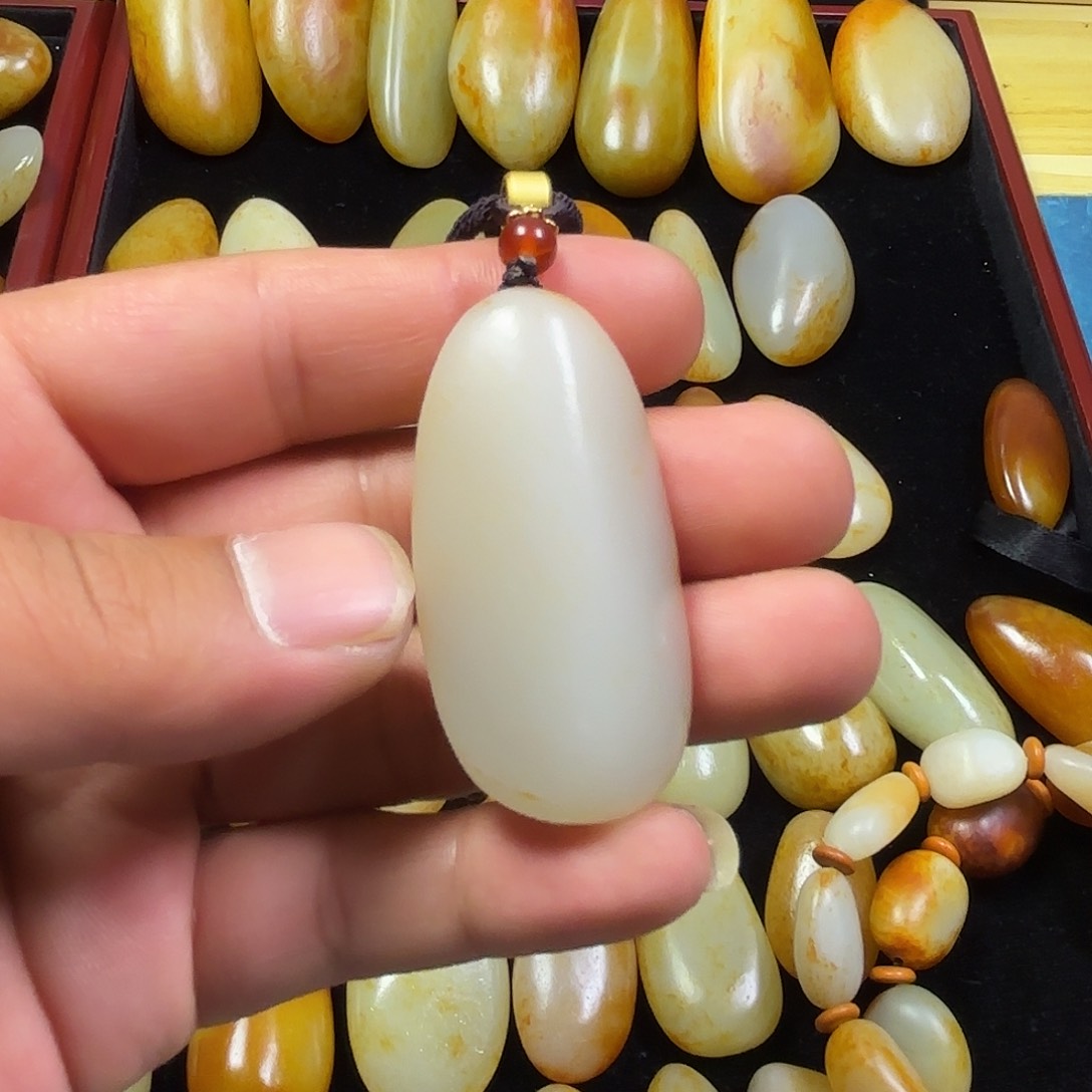 和田玉未镶嵌颈饰?***晶