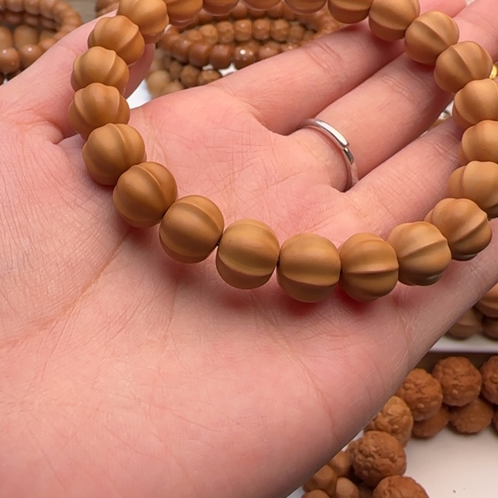 山***泉猴头核桃吊坠二等亮面小鲨鱼微瑕款11mm