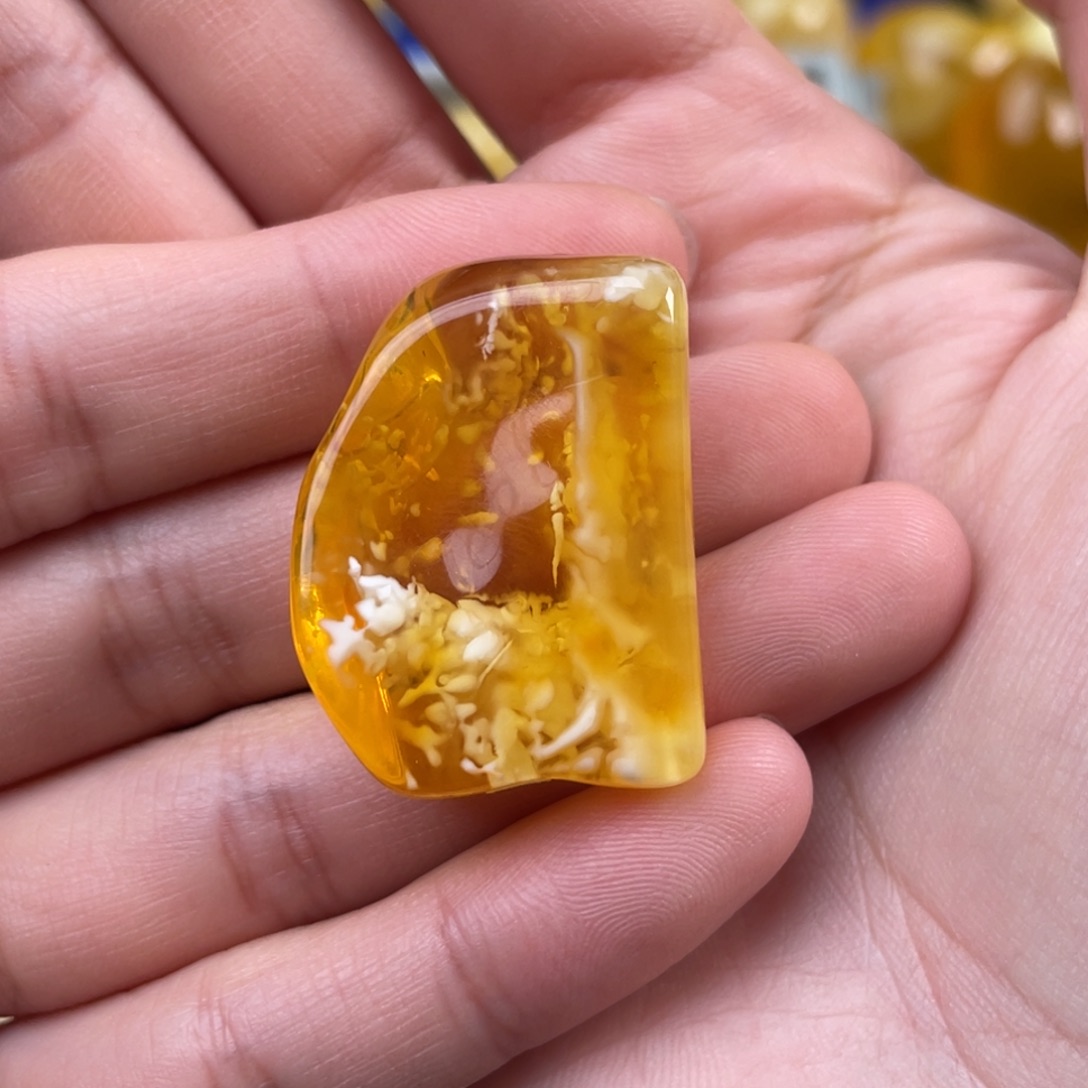 庆***丰蜜蜡未镶嵌珠宝奇石微瑕