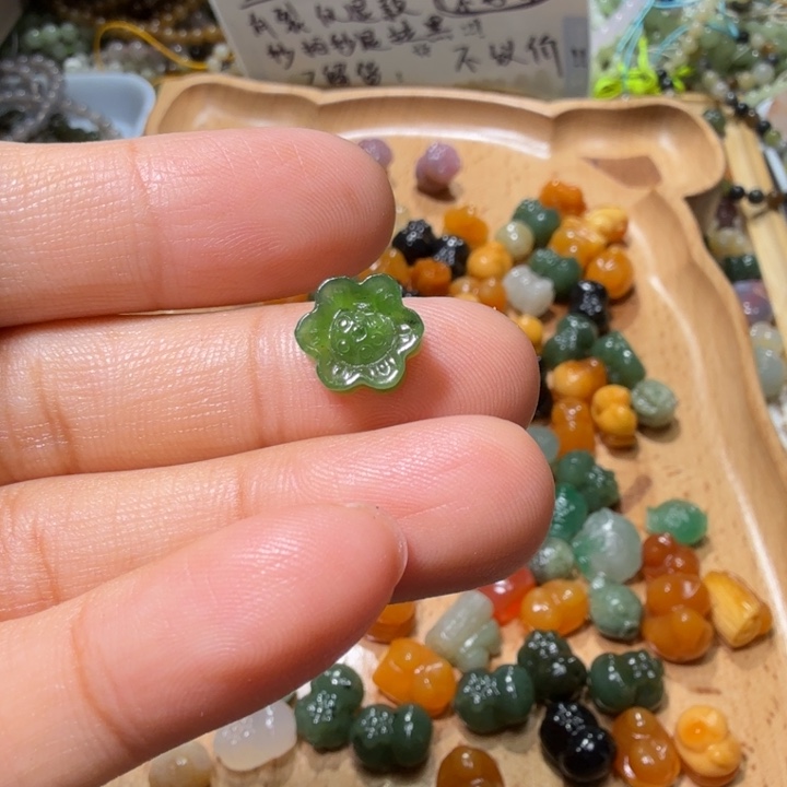 和田玉未镶嵌珠宝半成品
