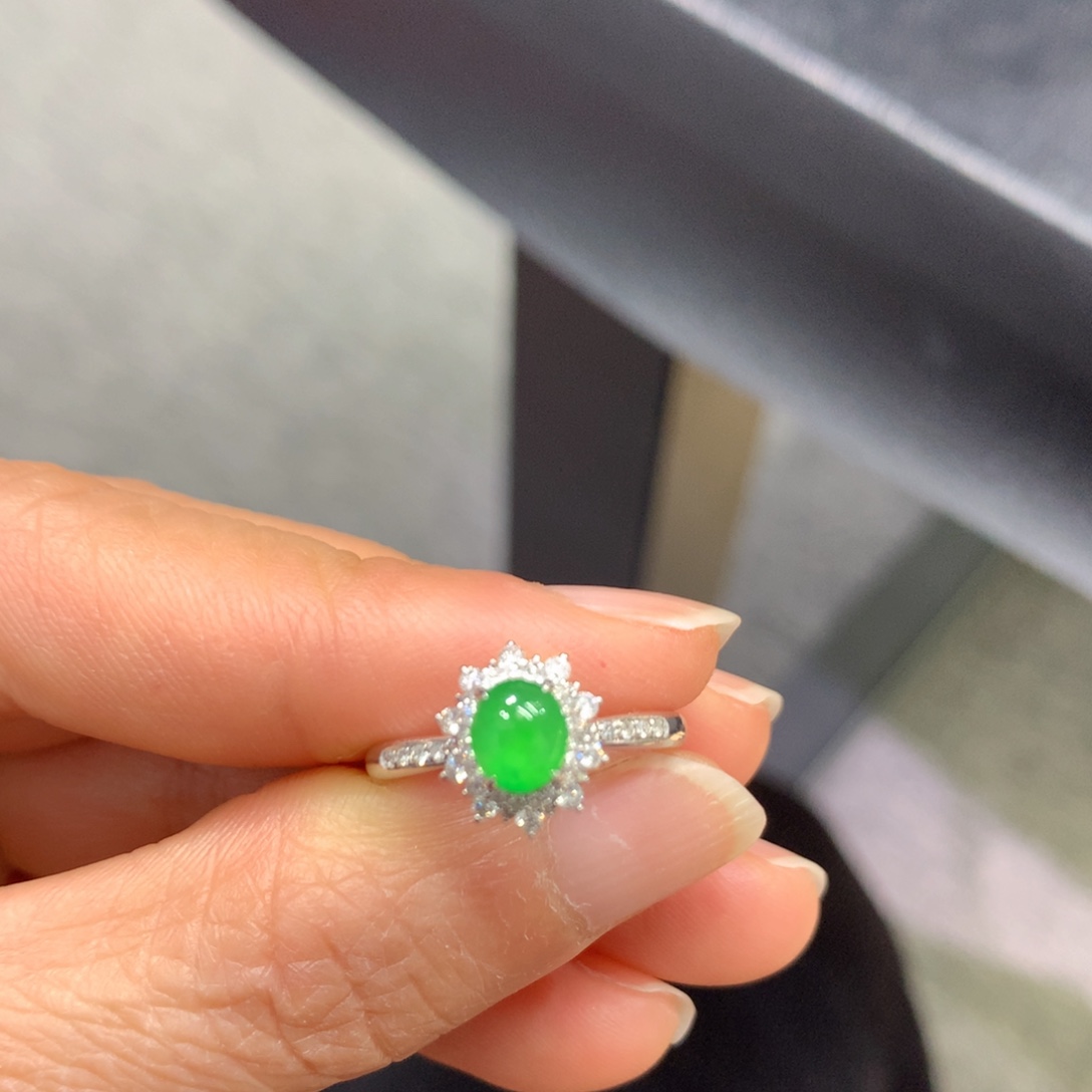 翡翠18K金镶嵌戒指