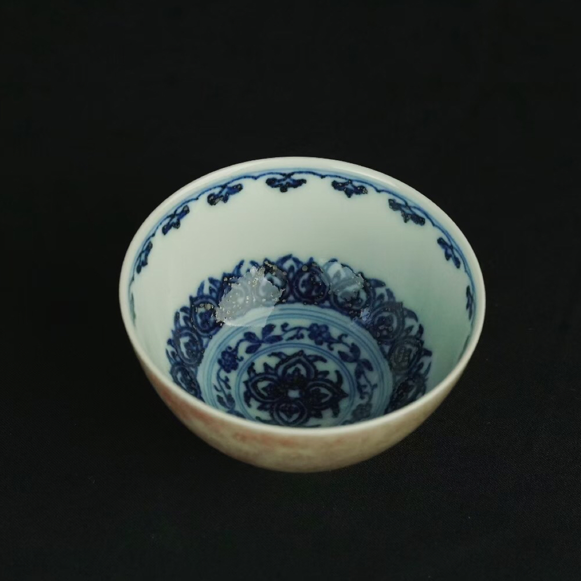 B032豇豆红内画青花鸡心杯