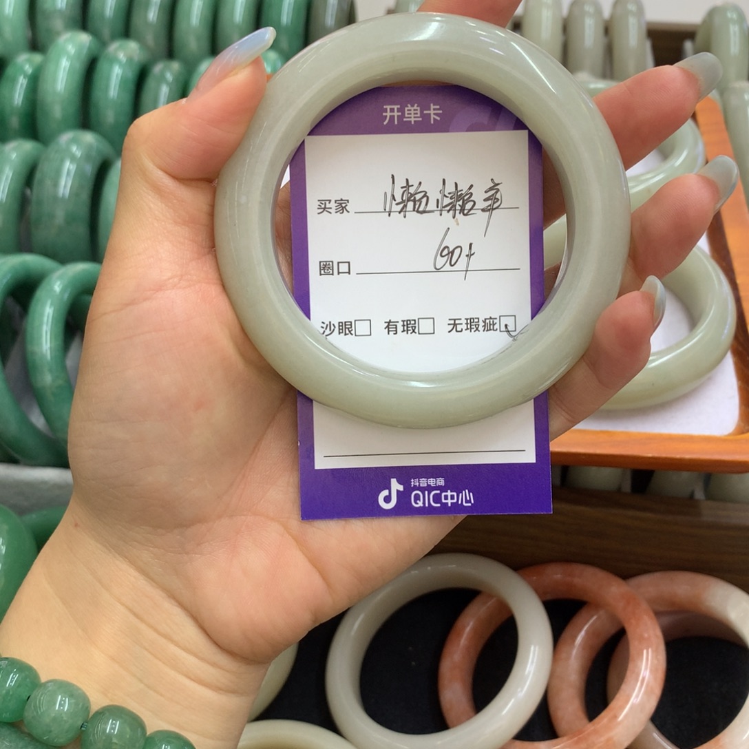 ****৫未镶嵌手镯石英质玉