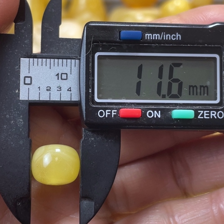 蜜蜡未镶嵌裸石7杂