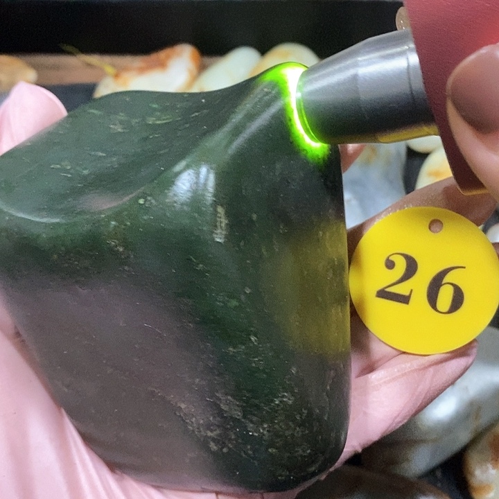 未镶嵌和田玉（糖玉）挂件