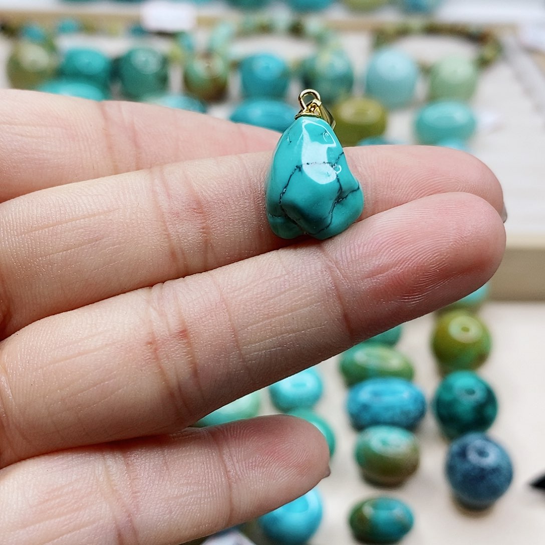 绿松石颈饰未镶嵌