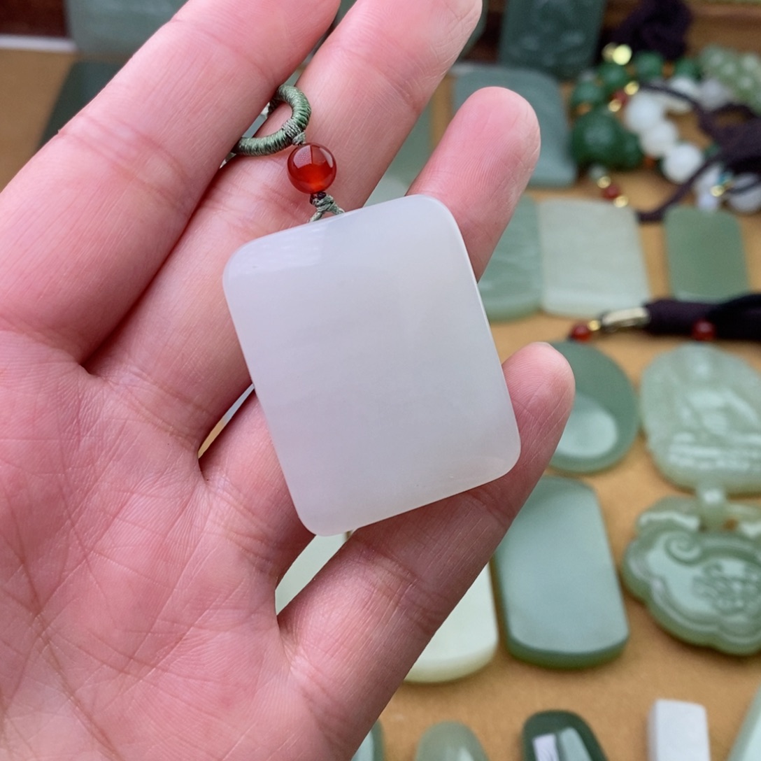 和田玉颈饰未镶嵌微包容有结构玉石纹