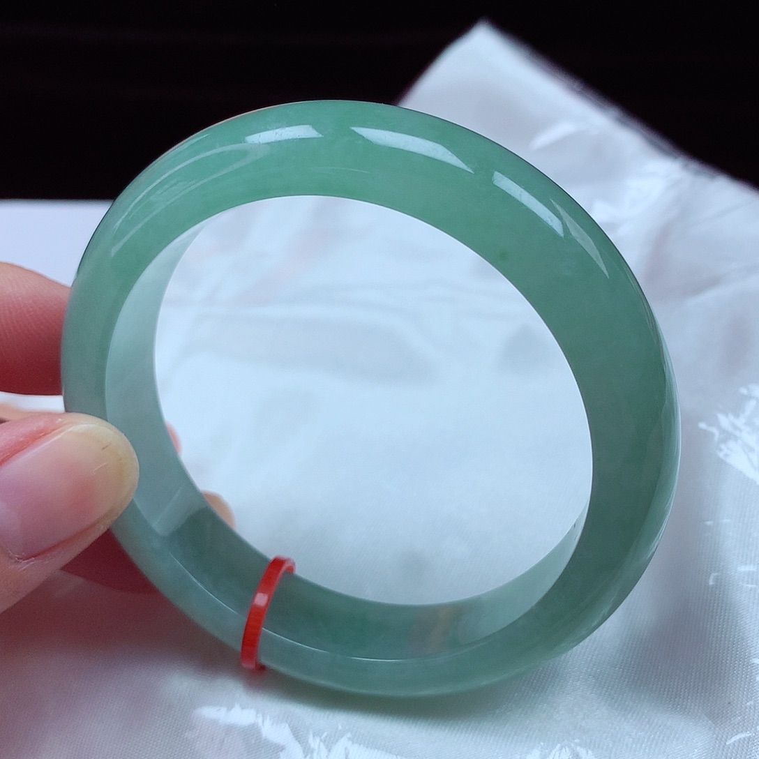 翡翠手镯未镶嵌55圈