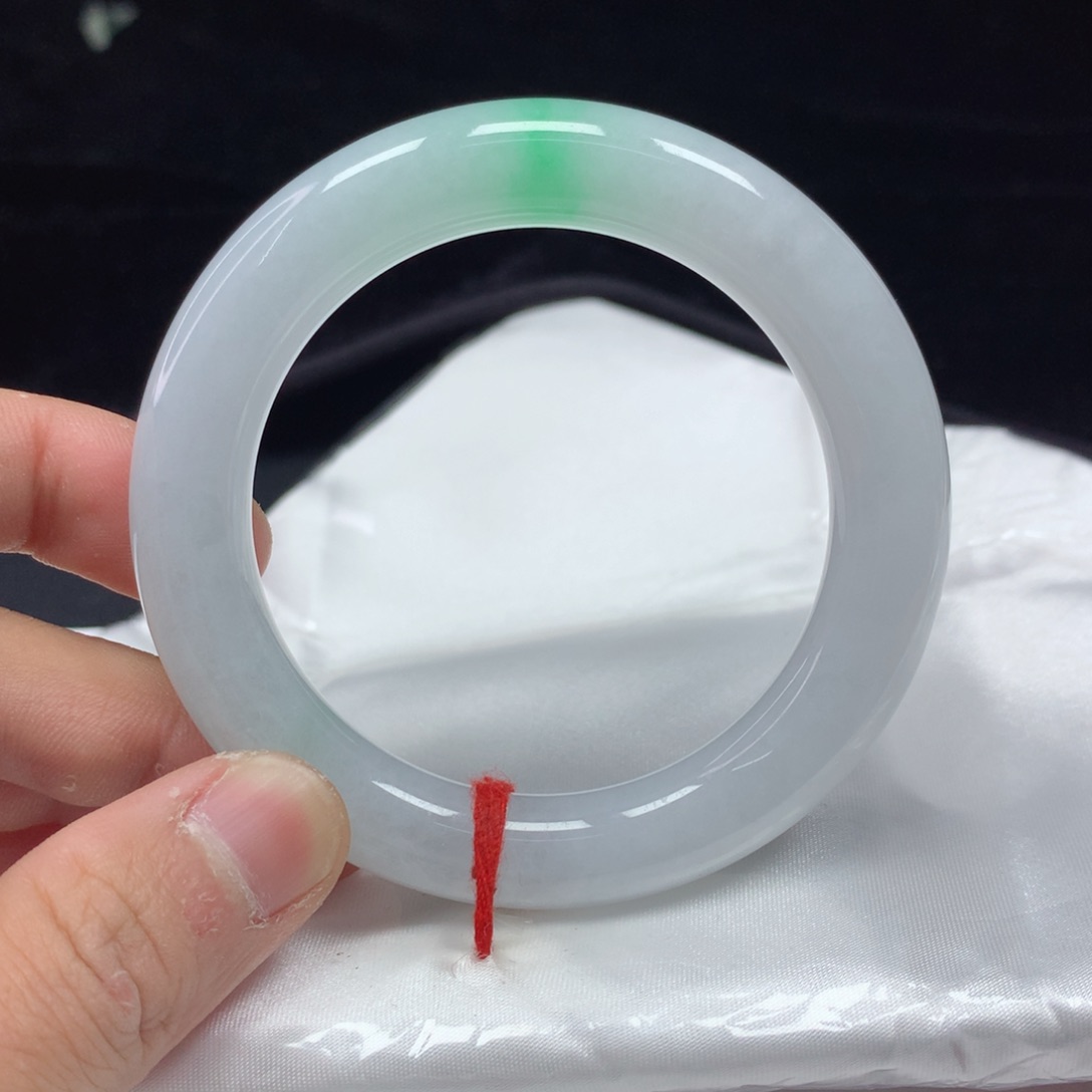 翡翠手镯（圆镯）未镶嵌53.1