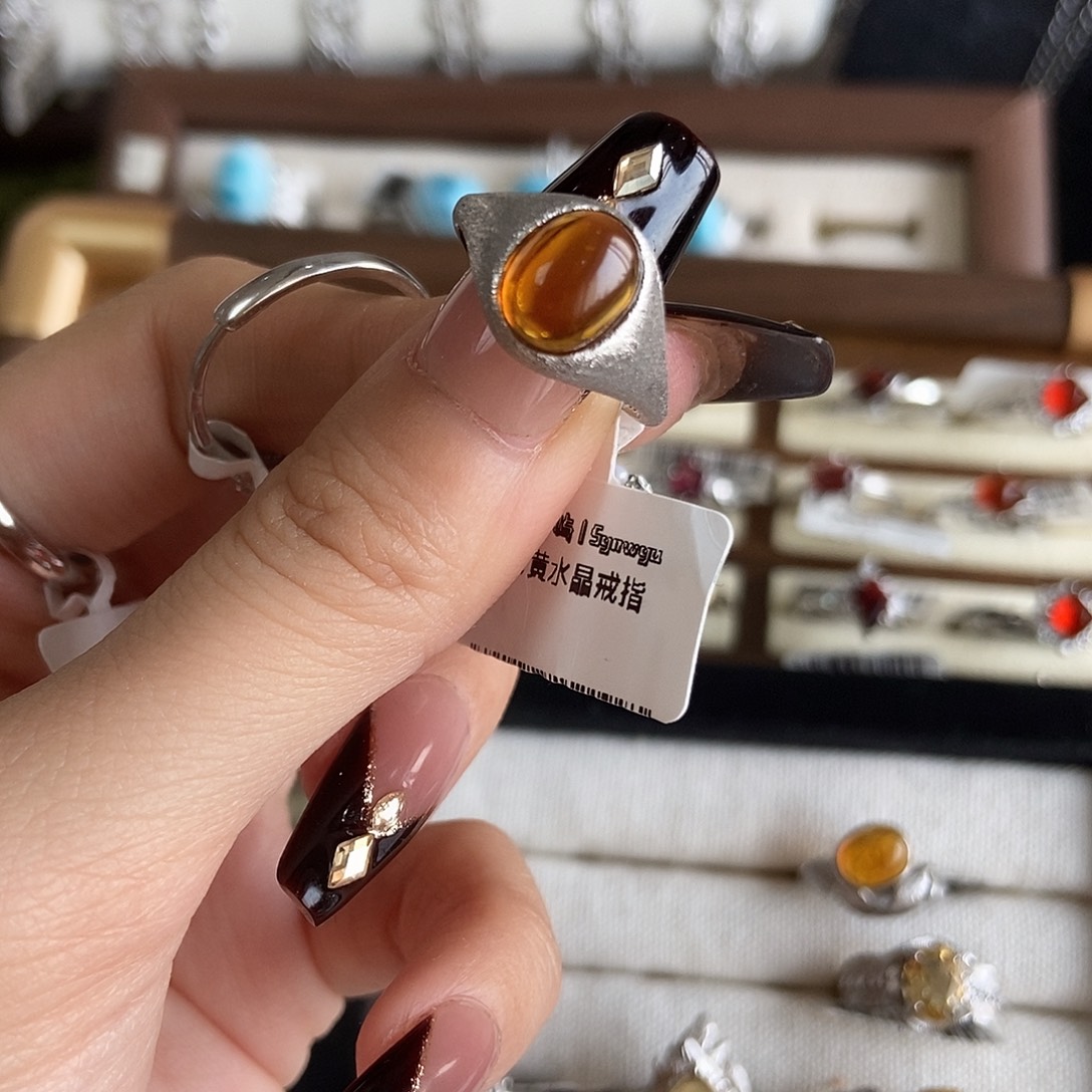 锦****戒指银S925镶嵌烟晶暴力黄190