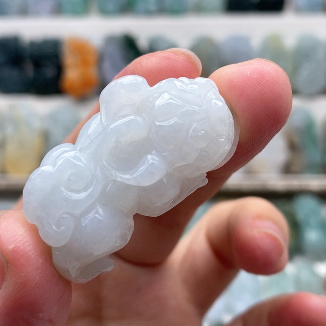 翡翠吊坠(赠链)未镶嵌