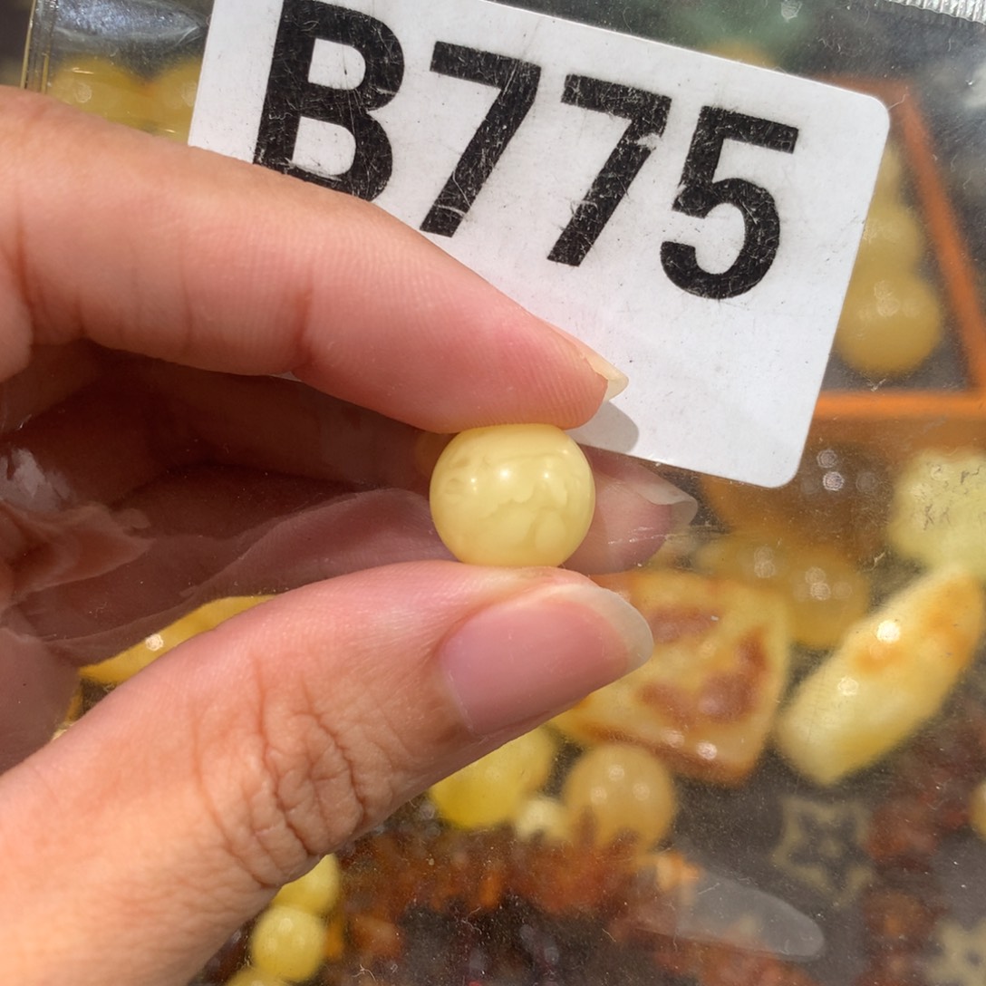 未镶嵌琥珀珠宝奇石12.3