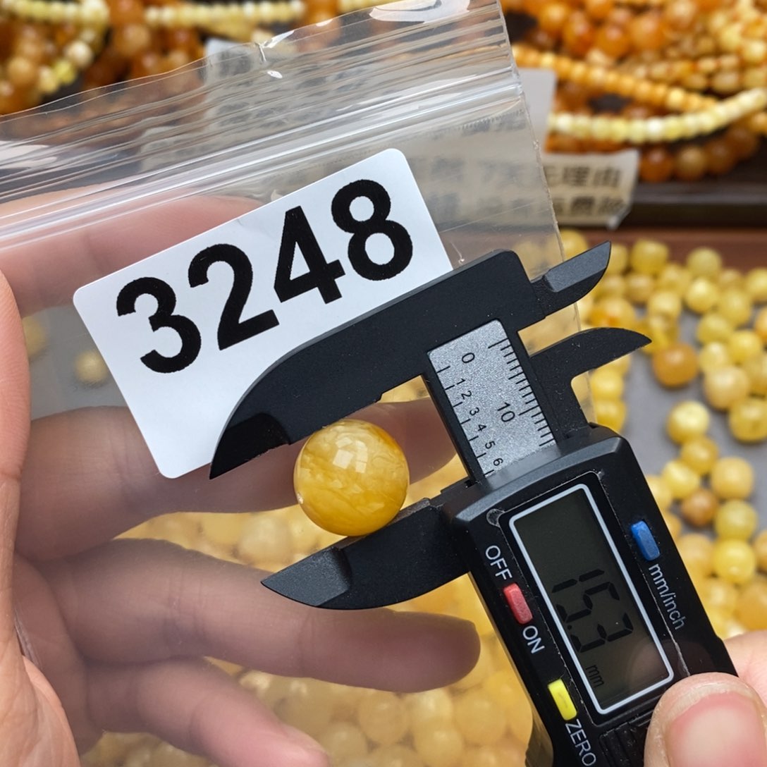 蜜蜡珠宝奇石未镶嵌