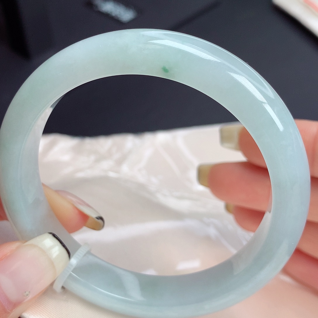 翡翠手镯未镶嵌57-58圈口