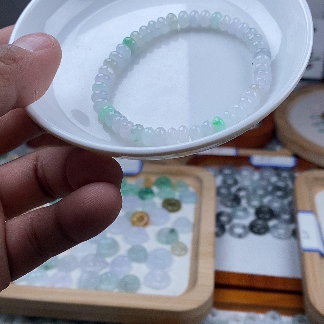 翡翠颈饰未镶嵌鼓珠手串