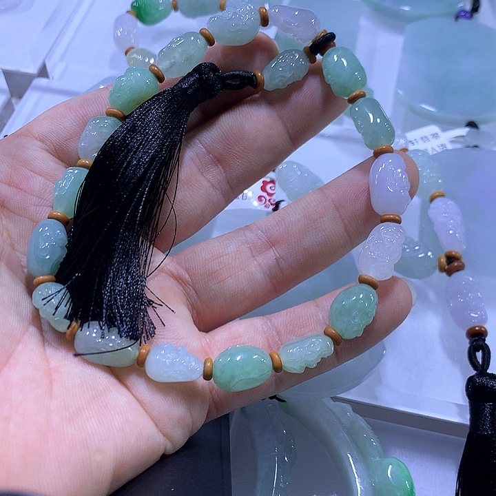 颈饰未镶嵌翡翠天然翡翠A货吊坠