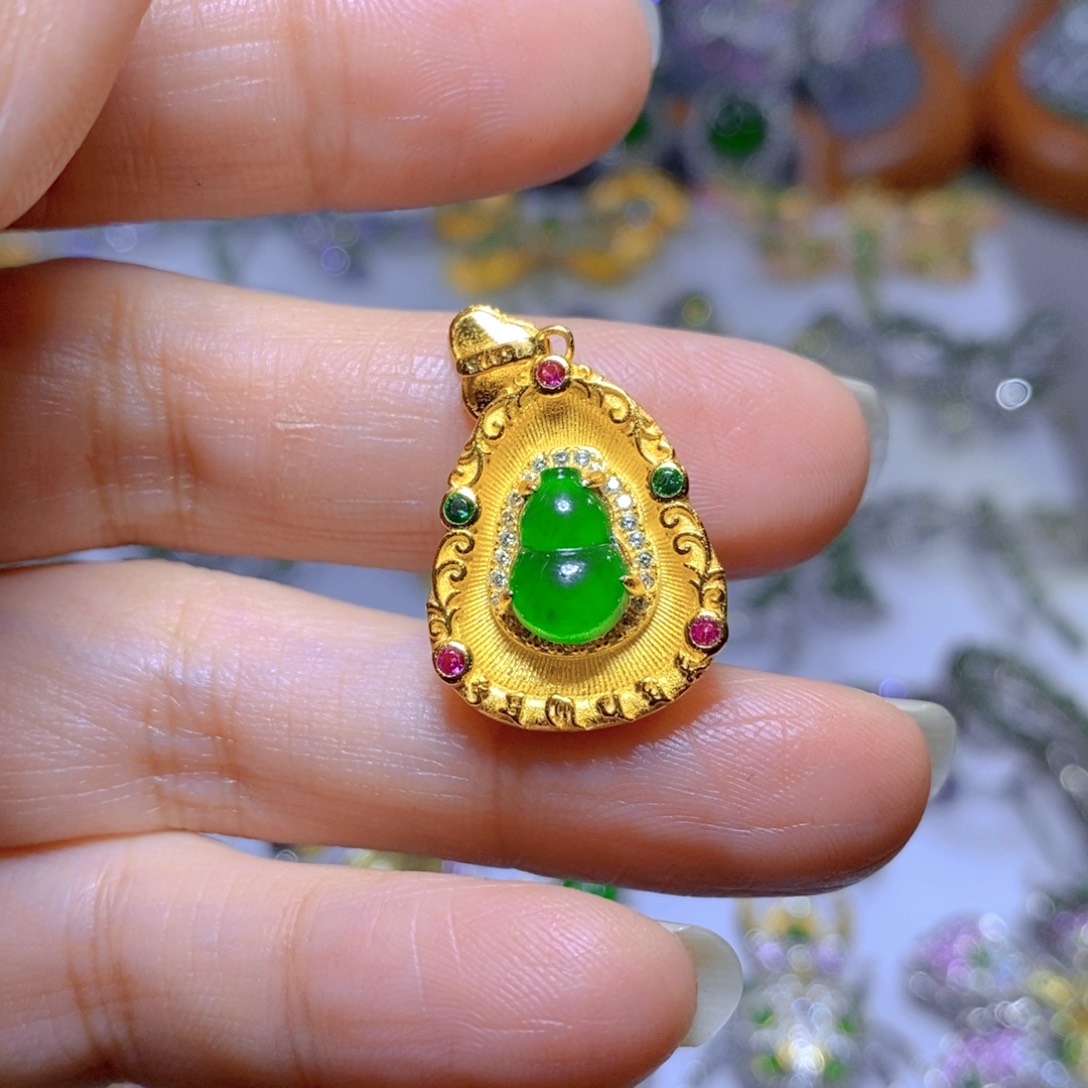 翡翠颈饰银S925镶嵌天然翡翠