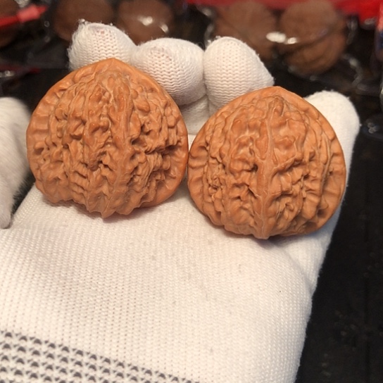 文玩核桃把件三角白39