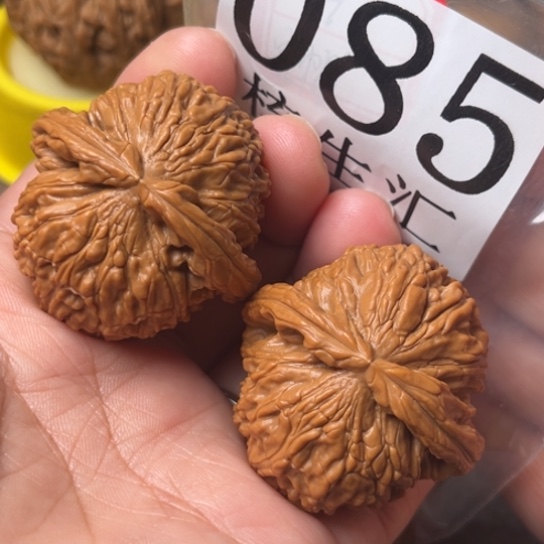 文玩核桃吊坠白狮子42