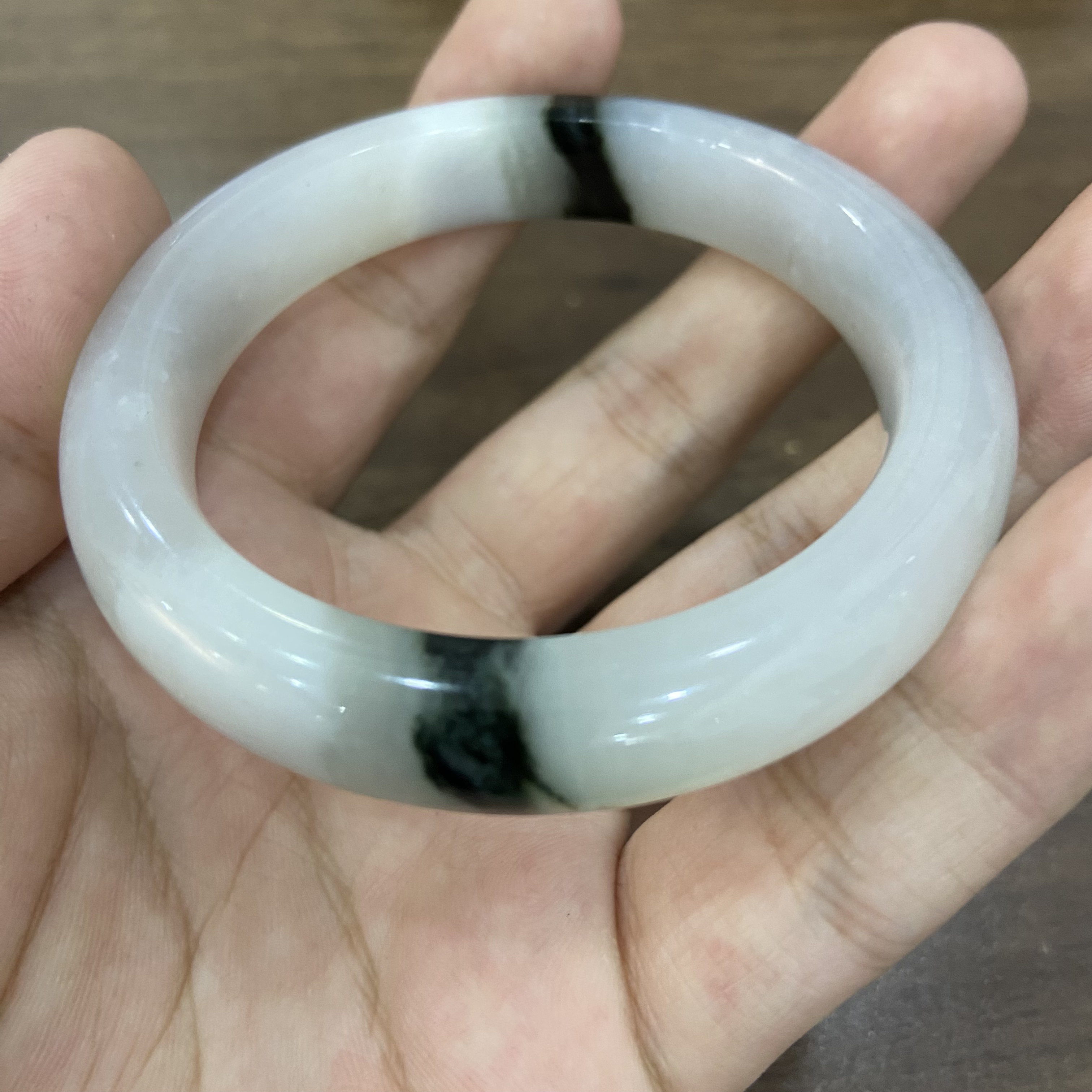 独山玉手镯透水白