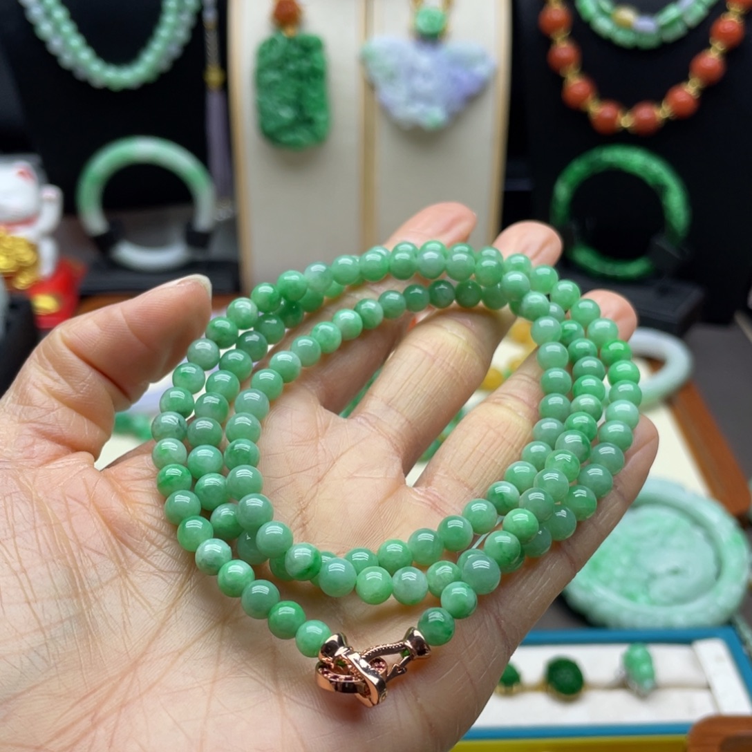 微****翡翠未镶嵌颈饰翡翠项链