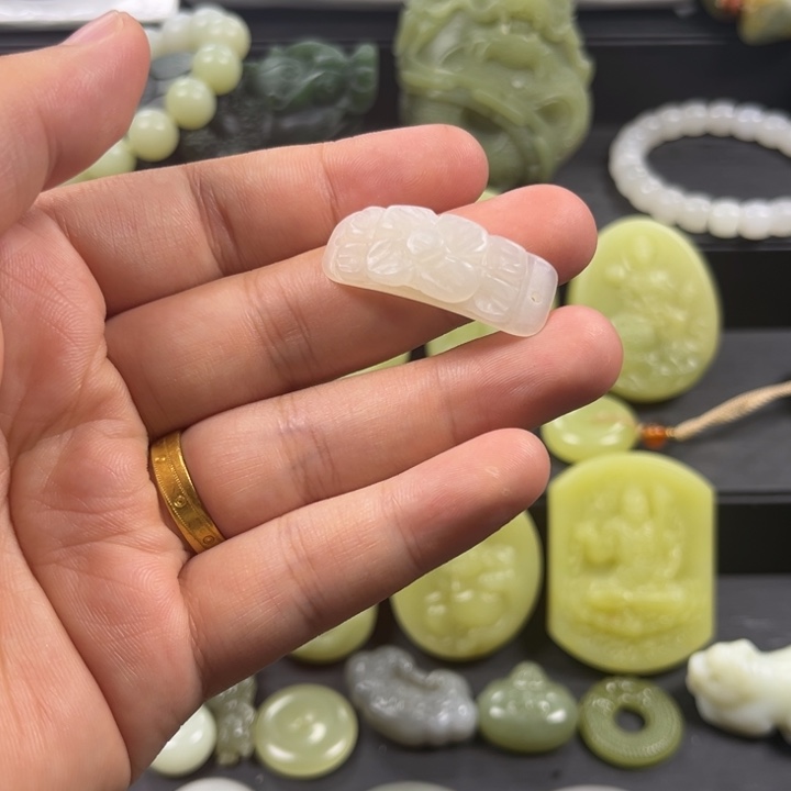 和田玉未镶嵌颈饰