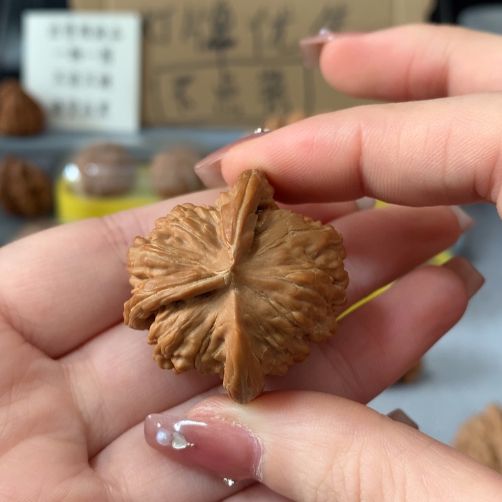 郭***店文玩核桃吊坠异形导致，youxiaci