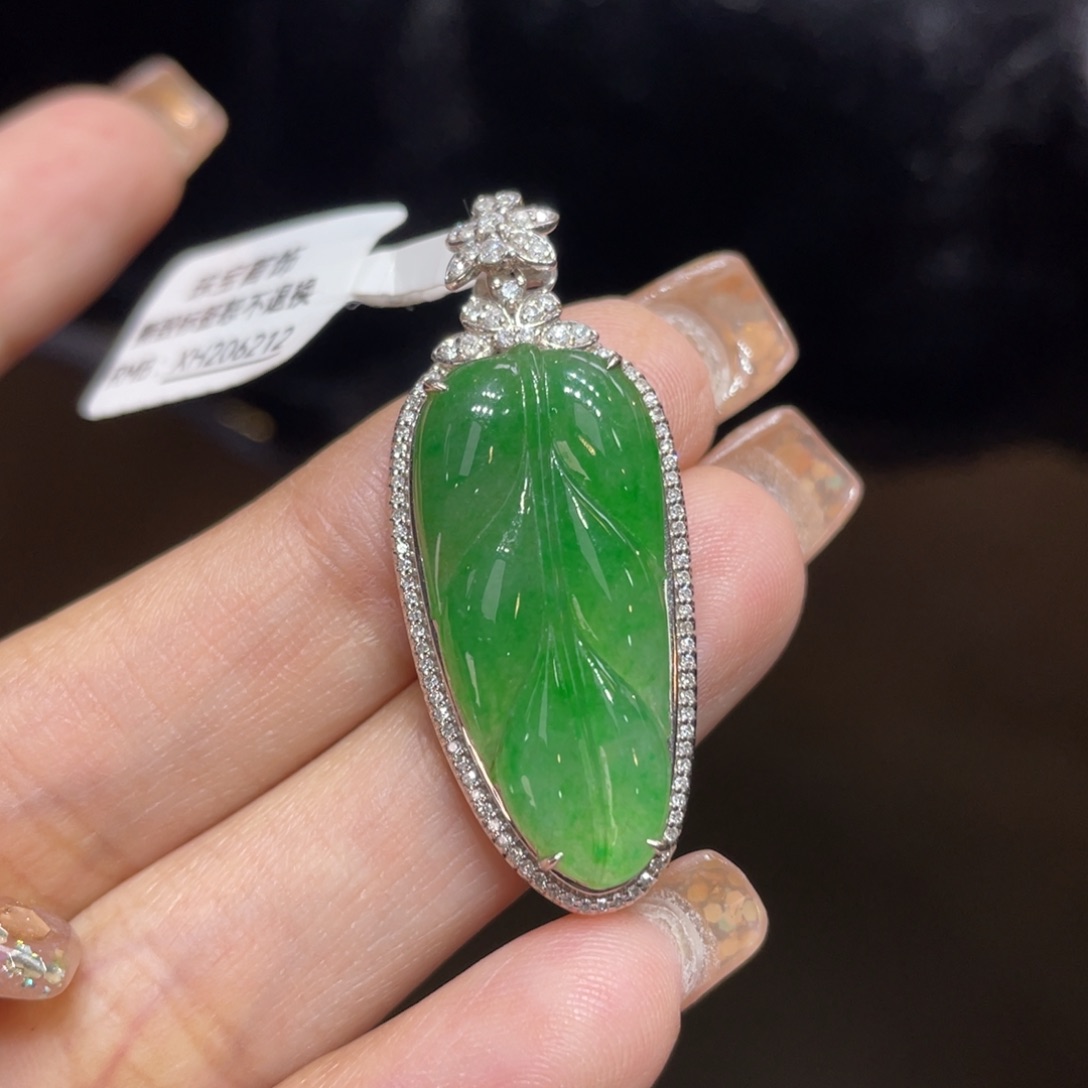 翡翠颈饰18K金镶嵌天然缅甸翡翠