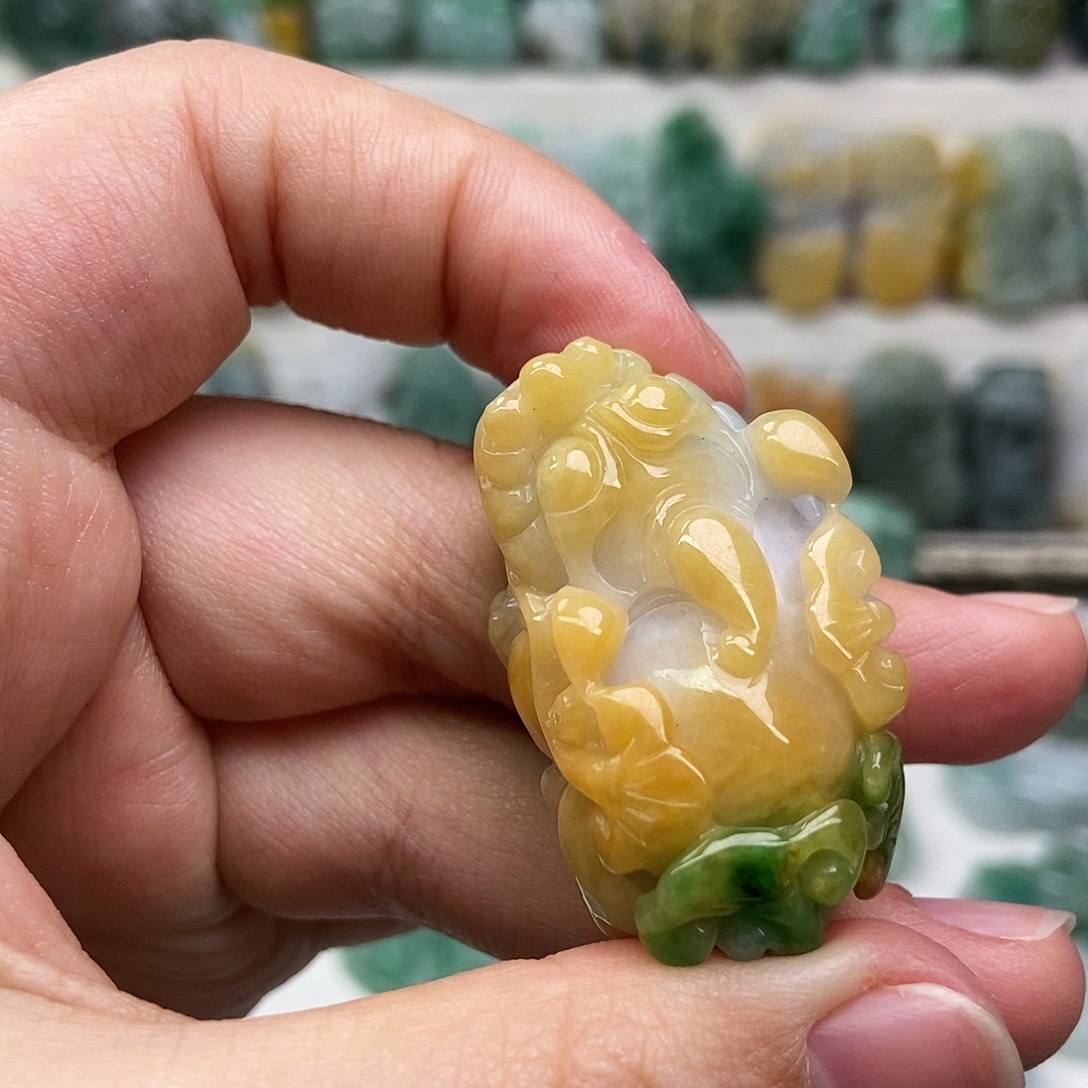 翡翠未镶嵌吊坠(赠链)
