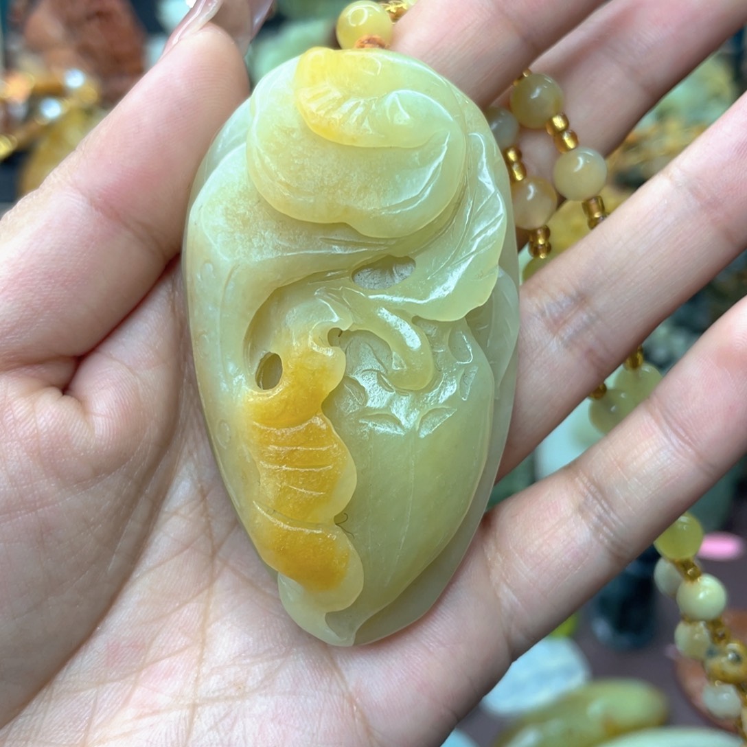 蛇纹石玉颈饰未镶嵌