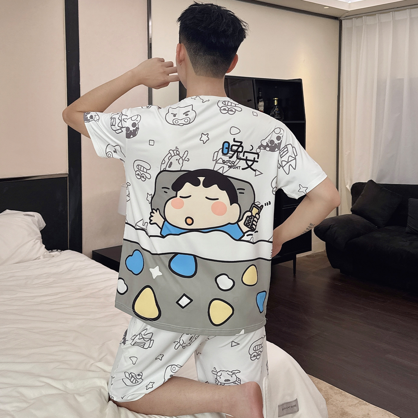 男士睡衣夏季凉感冰丝短袖薄款卡通蜡笔小新青少年大码家居服套装