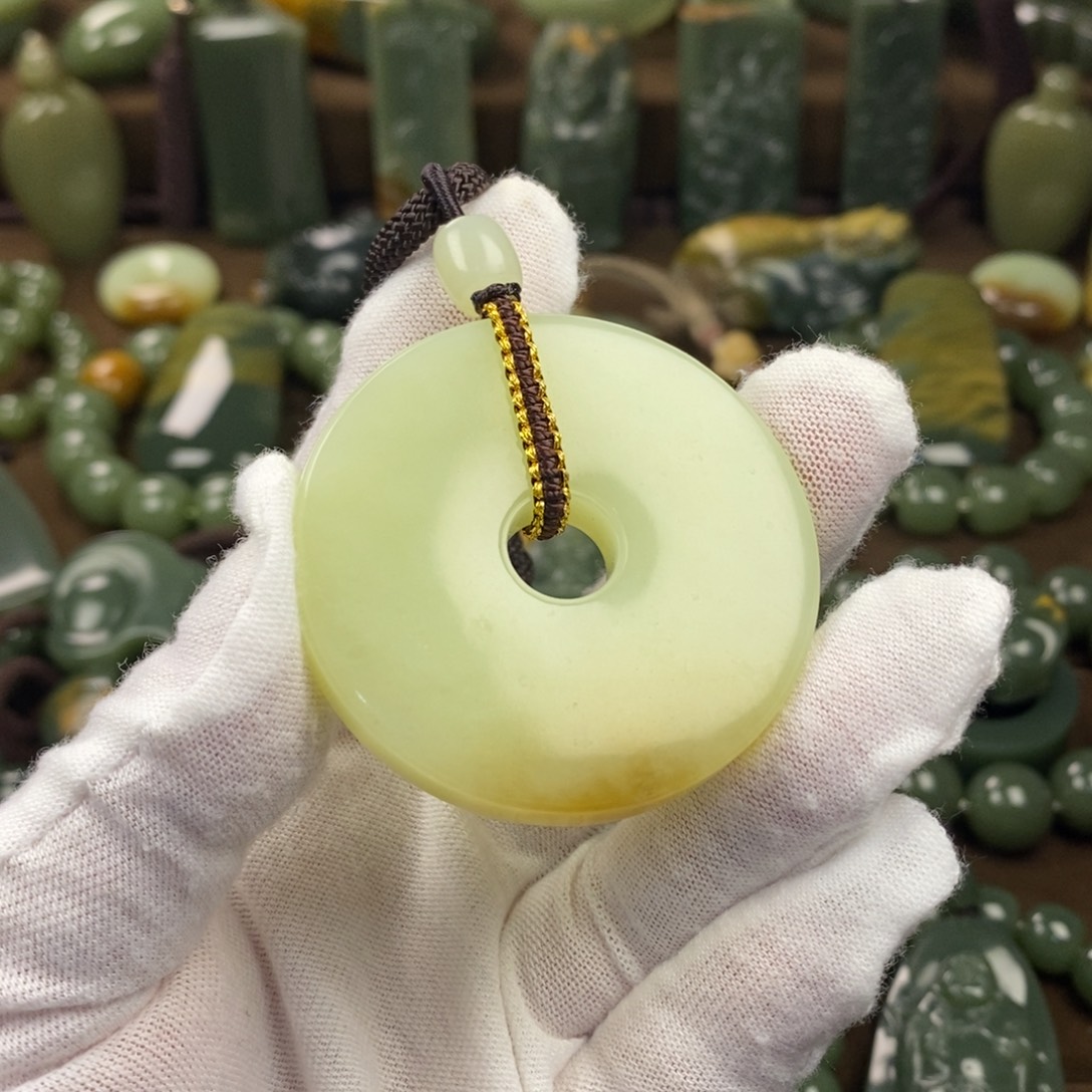 岫岩老玉（透闪石质玉）未镶嵌颈饰