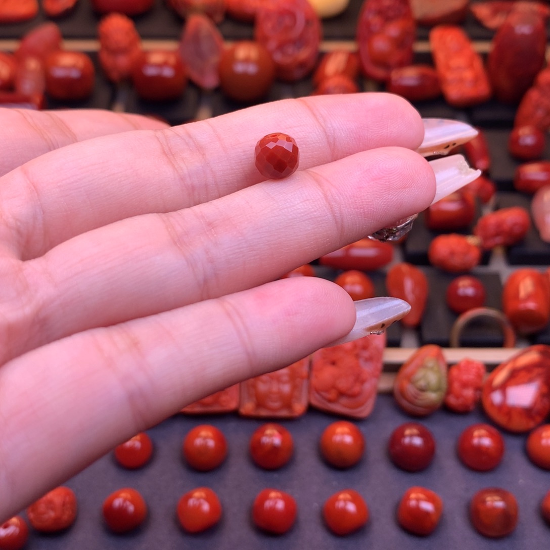 南红玛瑙未镶嵌川料原矿无相老型7mm