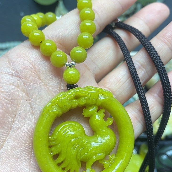 未镶嵌蛇纹石玉颈饰