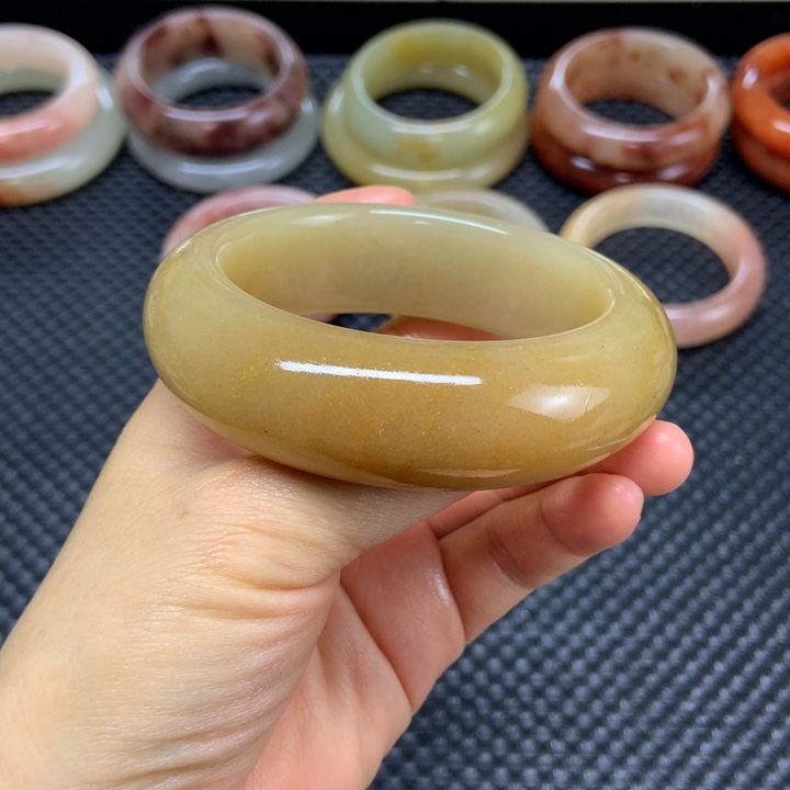 未镶嵌手镯石英质玉