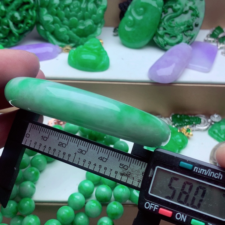 翡翠未镶嵌手镯…．．