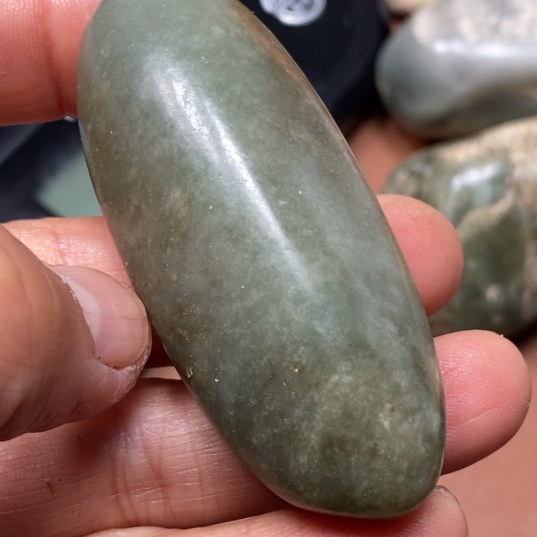 和田玉挂件足铂镶嵌