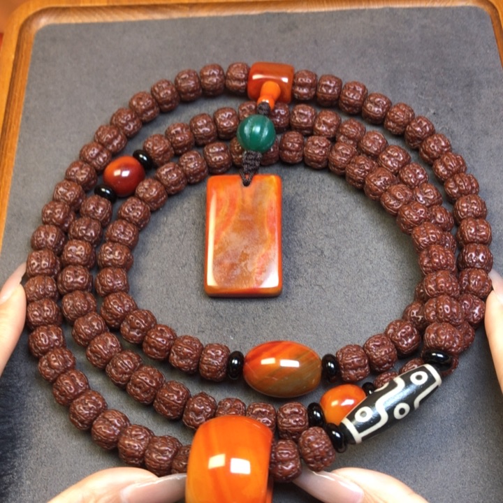 金刚菩提吊坠周**?金刚