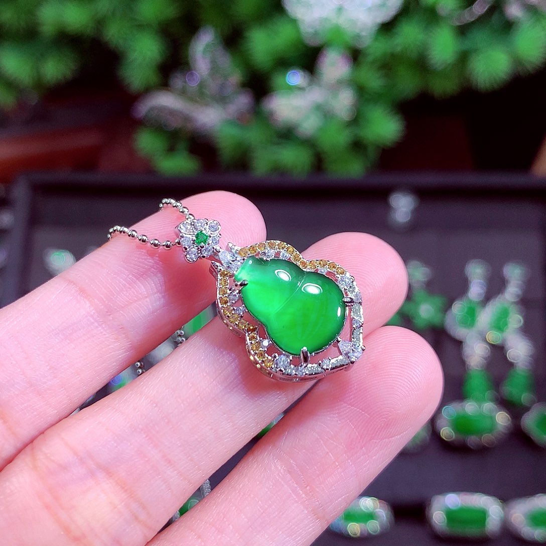 颈饰未镶嵌翡翠天然