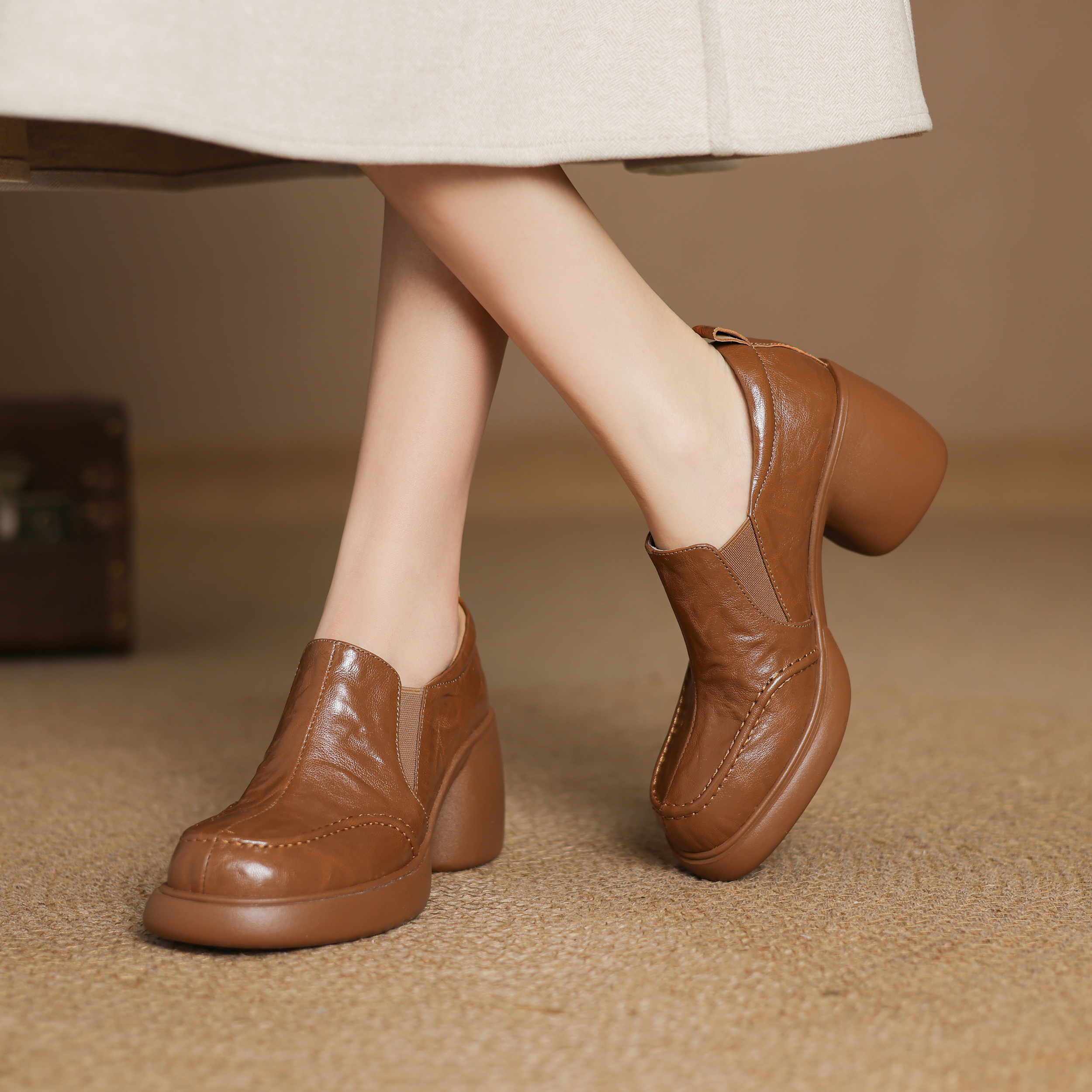 7cm牛皮复古圆头高跟单鞋女2025专柜款松紧口防水台粗跟小皮鞋女