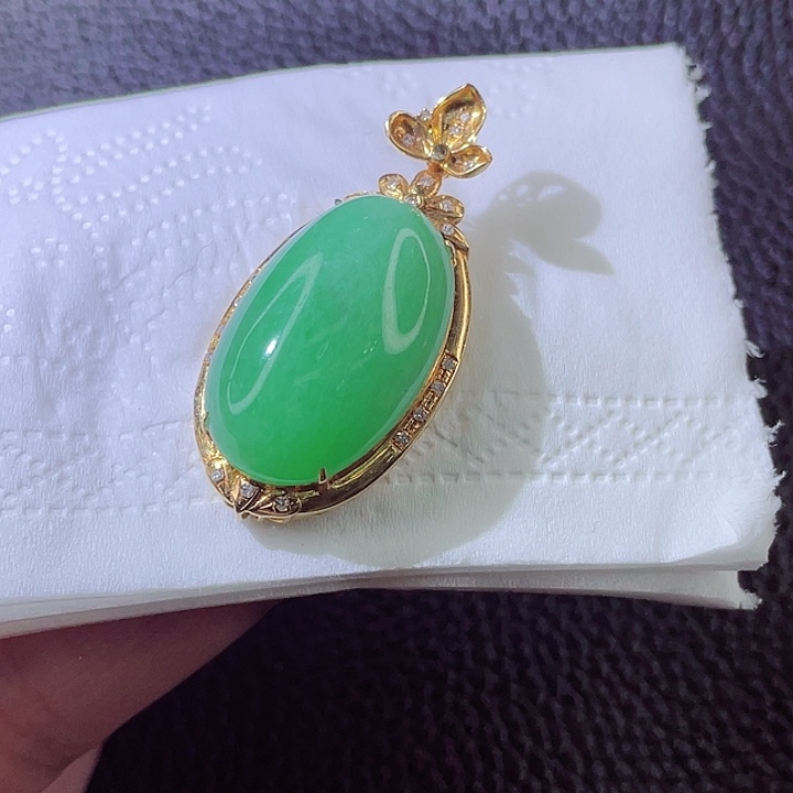 翡翠颈饰18K金镶嵌翡翠