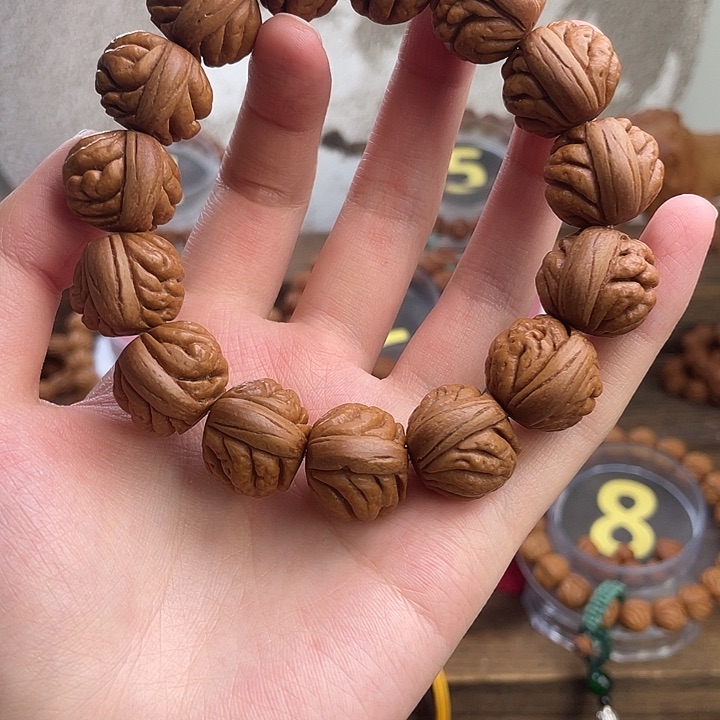 文玩核桃吊坠18豹子头