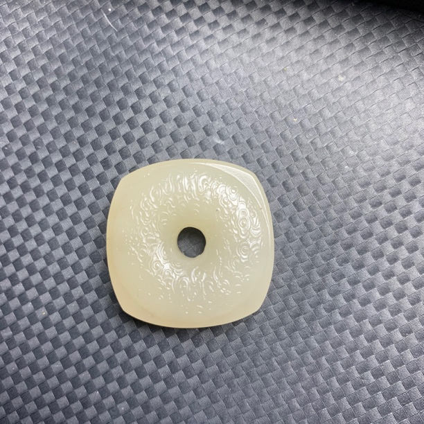 和田玉藕粉方形平安扣温润百搭挂件